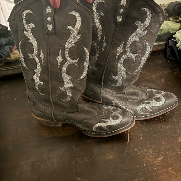 Ariat Brown Cowboy Boots with Silver Embroidery - Picture 1 of 3